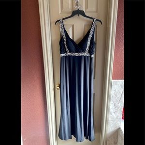 Betsy & Adam black gown in a Size 14W. Only worn once!!